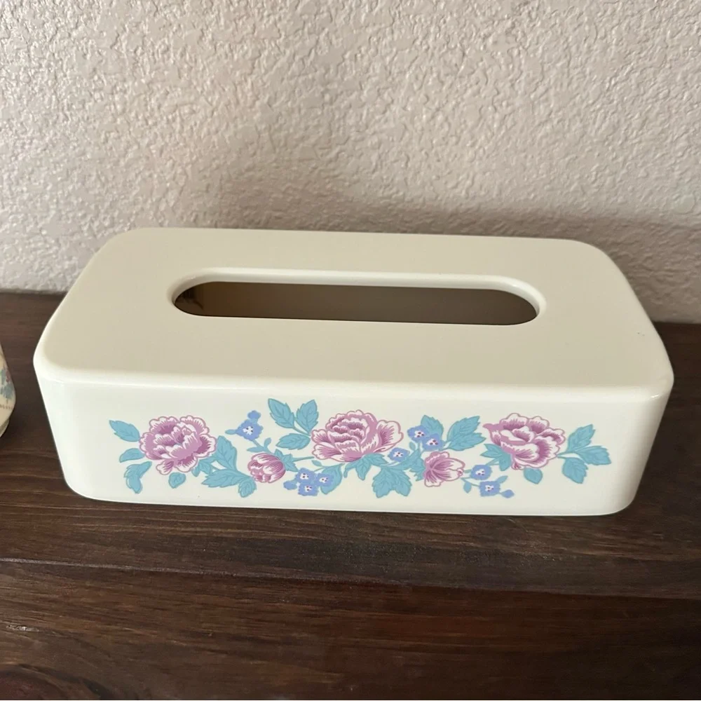 Vintage bathroom decor set Roses tissue box cover and soap dispenser plastic USA